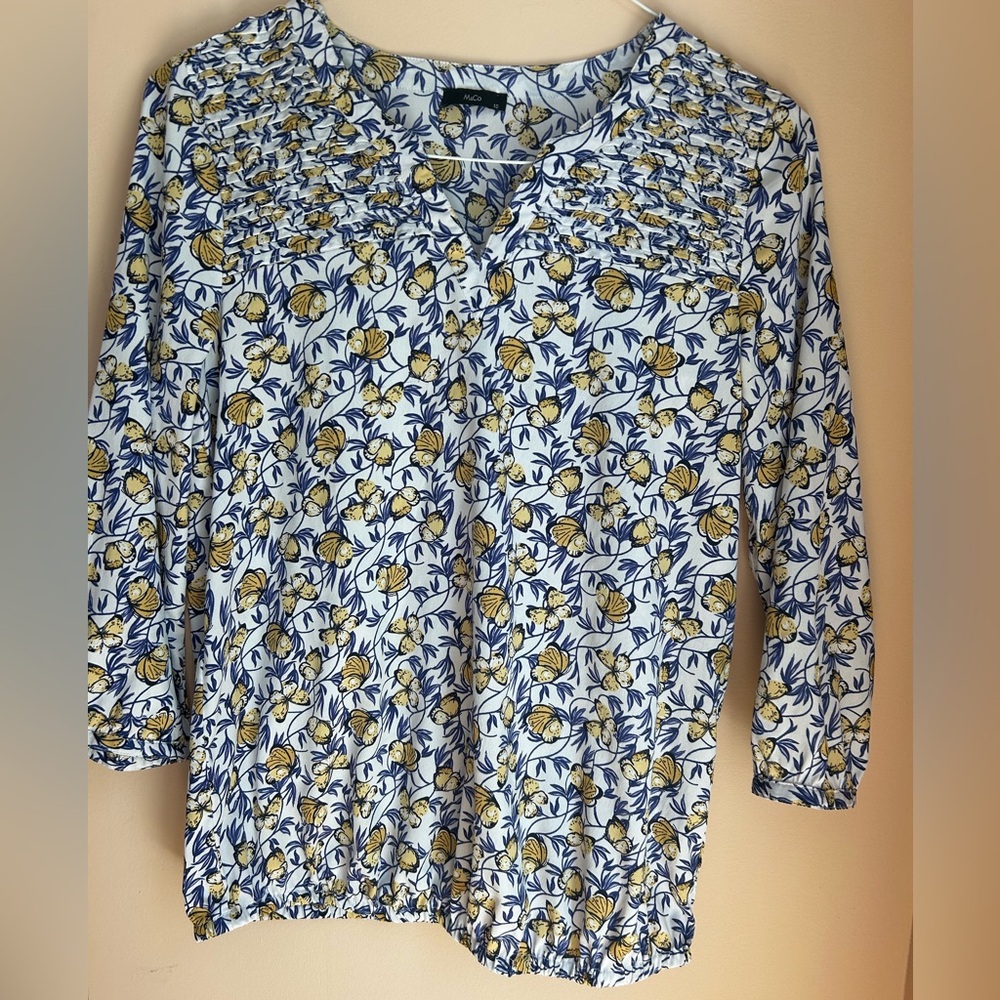 Summer blouse with pretty floral print.